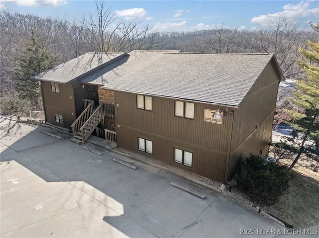 $299,900 | 7 Lone Timber, Unit 1B, Four Seasons, MO 65049