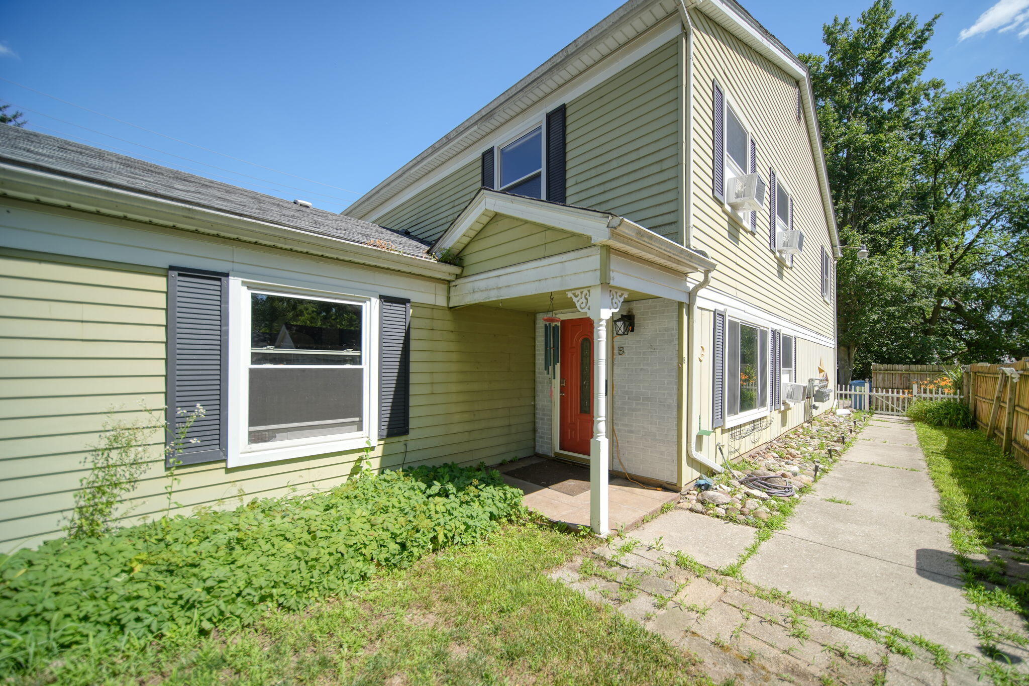317 Clark Street Clinton, MI 49236 - Photo 2 of 31 2-web-or-mls-DSC05624_HDR
