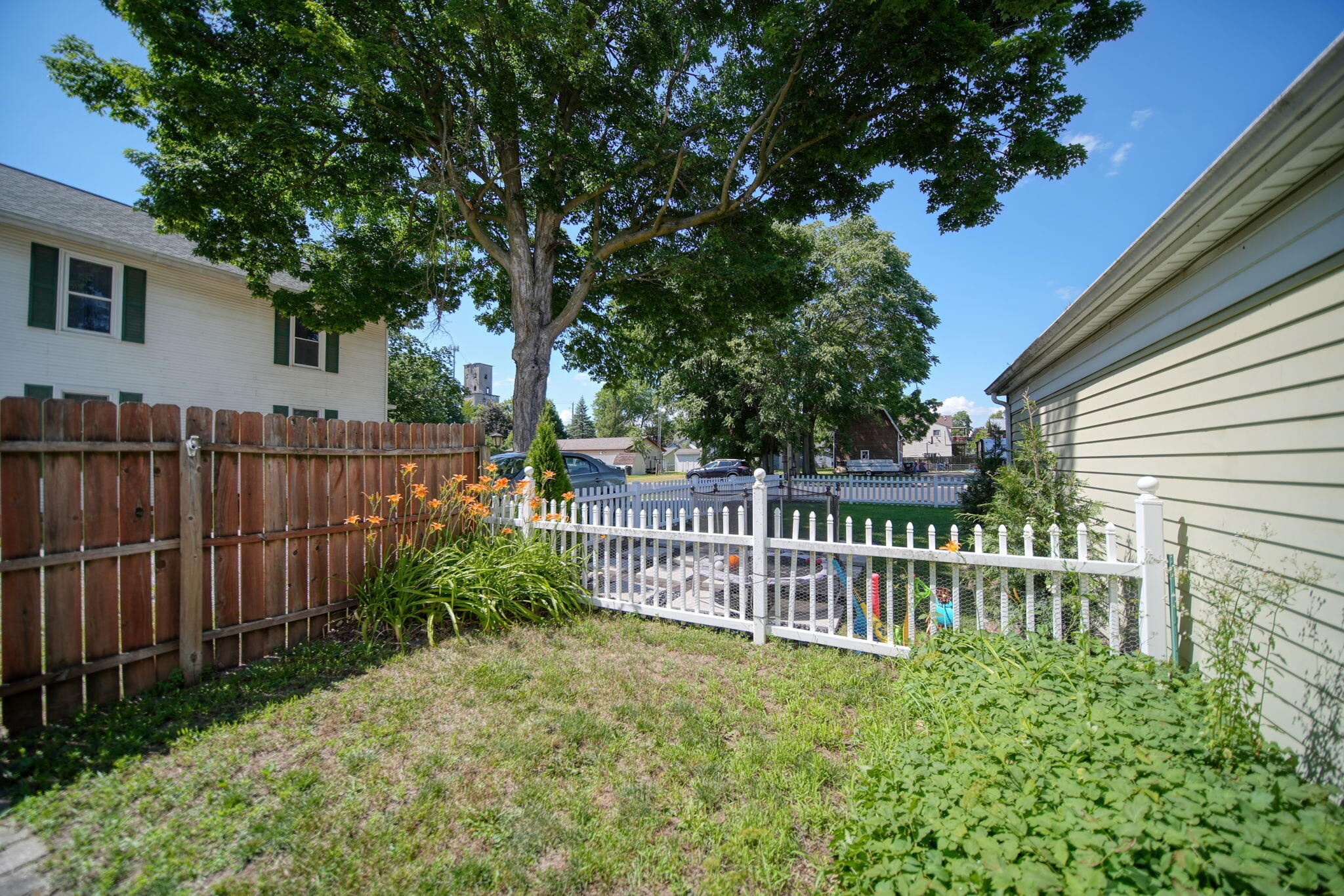 317 Clark Street Clinton, MI 49236 - Photo 3 of 31 3-web-or-mls-DSC05629_HDR