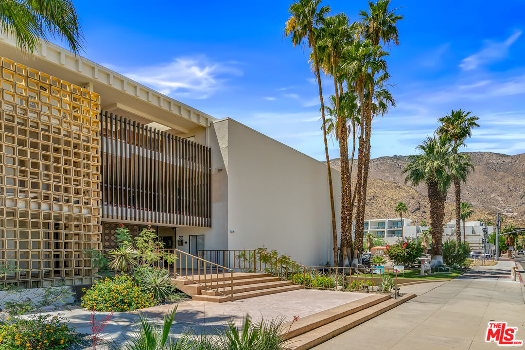 277 East Alejo Road, Unit 101 Palm Springs, CA 92262 - Photo 2 of 63