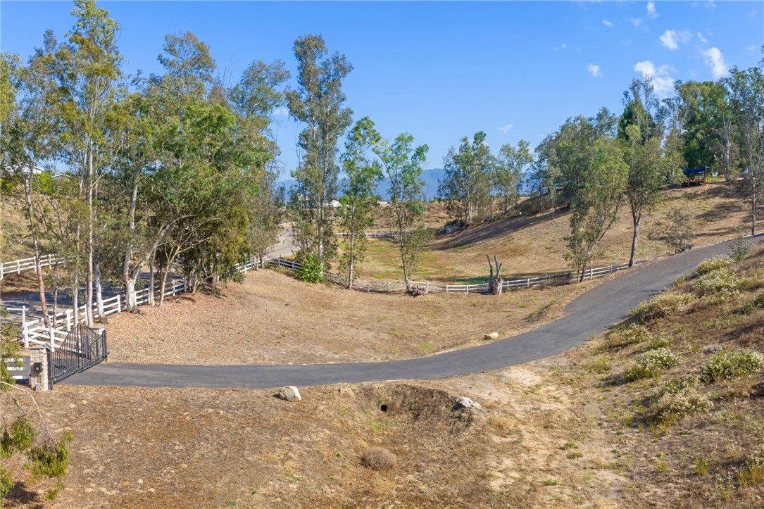 35825 Meadow Ridge Road Temecula, CA 92592 - Photo 13 of 75 a view of a backyard of a house