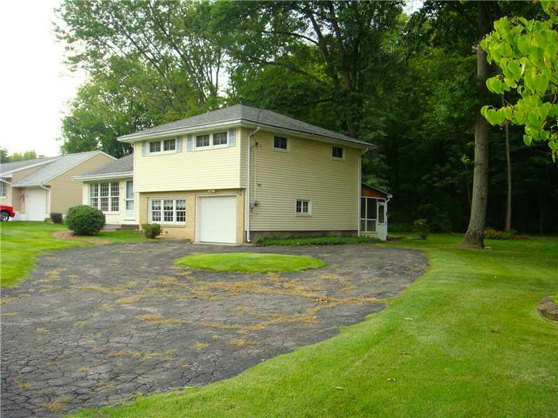 879 Clarksville Road Hermitage, PA 16148 - Photo 2 of 20 Exterior Front.