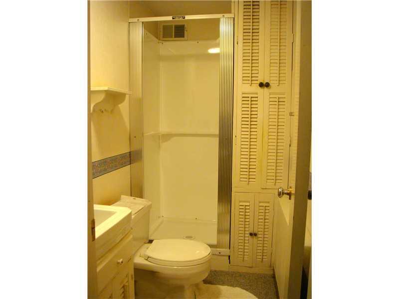 879 Clarksville Road Hermitage, PA 16148 - Photo 12 of 20 Full Bath.