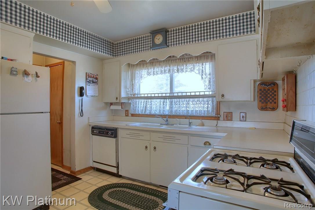 7125 Marsh Road Marine City, MI 48039 - Photo 8 of 40 Kitchen_3rd_View.jpg