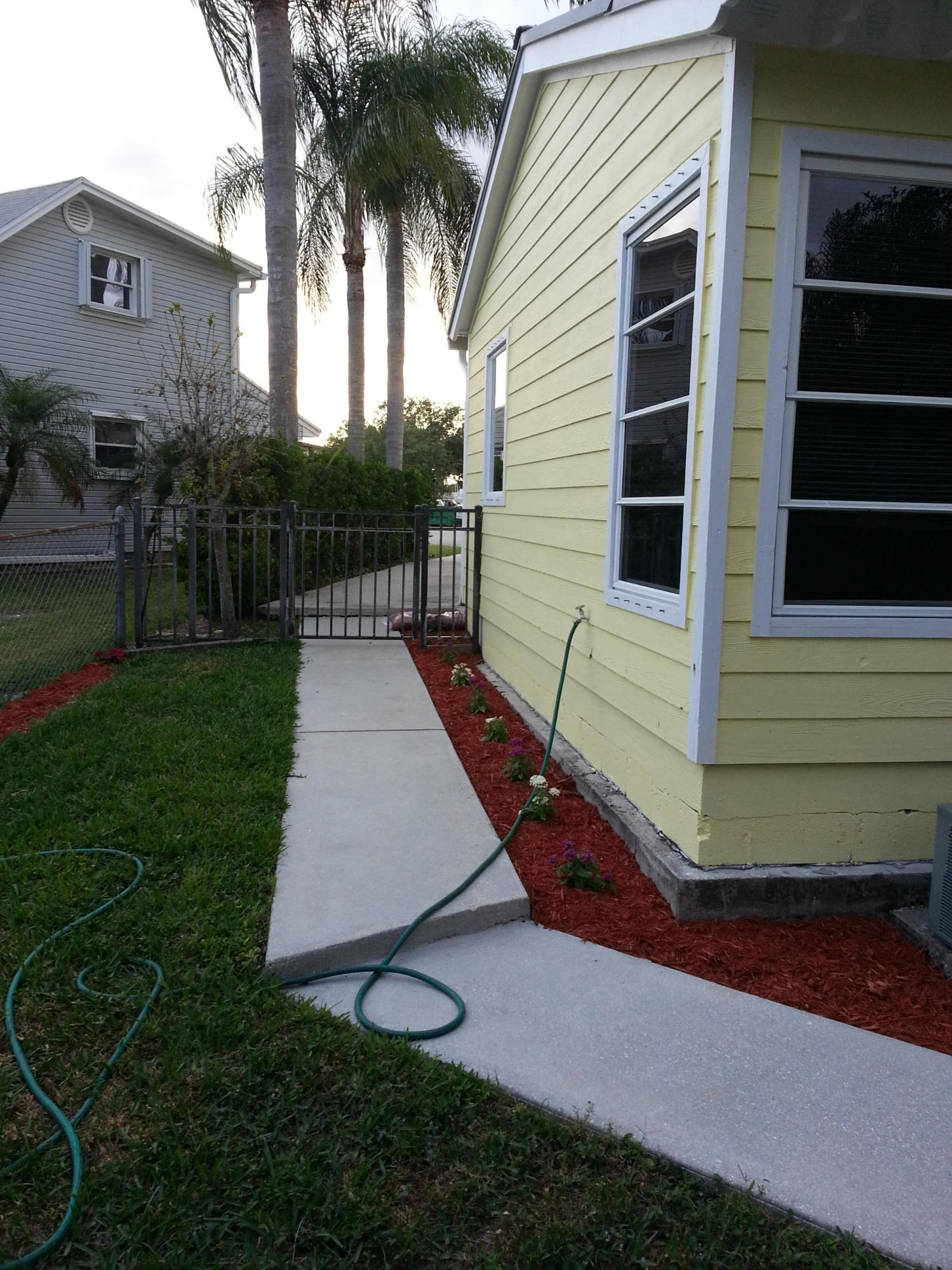 401 Chevron Circle Jupiter, FL 33458 - Photo 15 of 22 Side Yard Area