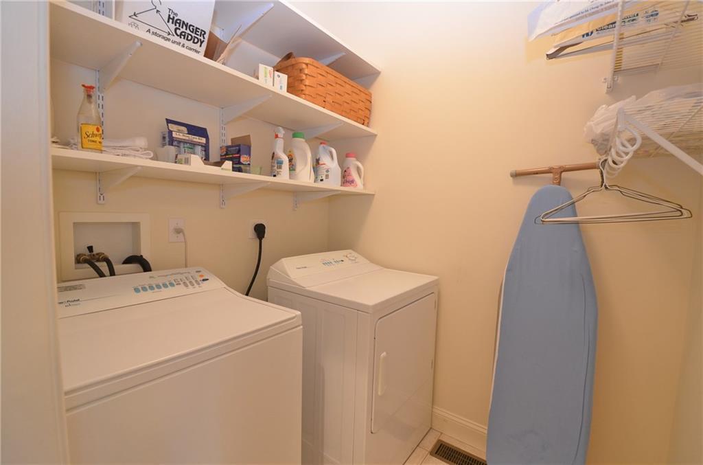 100 Shepard's Cove Road, Unit J2 Kittery, ME 03904 - Photo 13 of 35 Photo