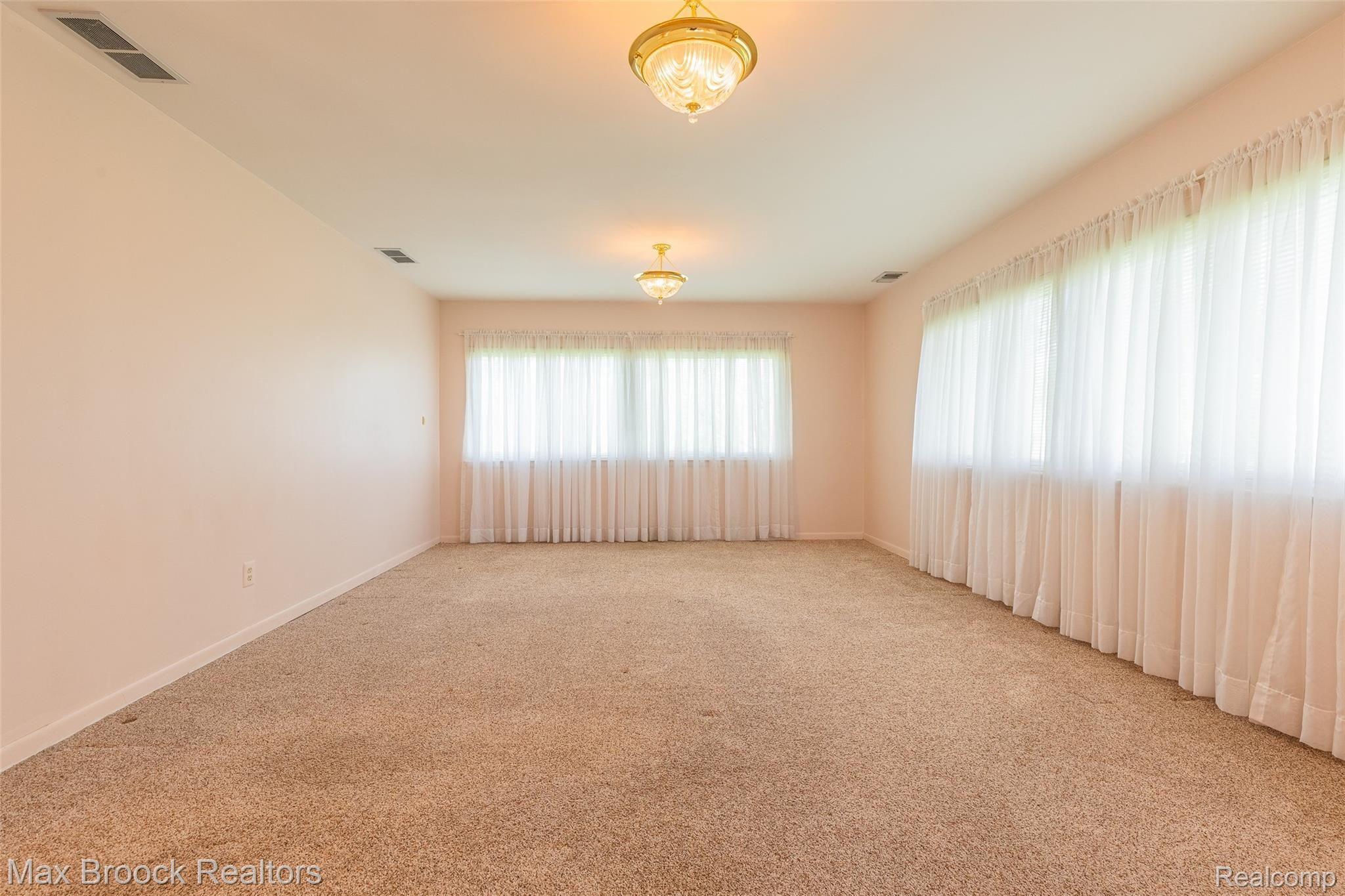 2355 West Wattles Road Troy, MI 48098 - Photo 37 of 53 2355 W Wattles-37.jpg