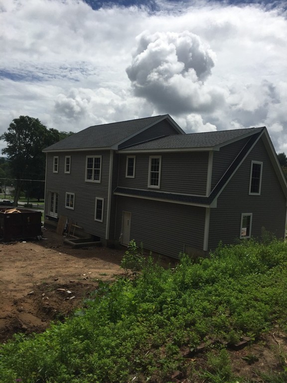 118 Oak Hollow Road Springfield, MA 01128 - Photo 4 of 14