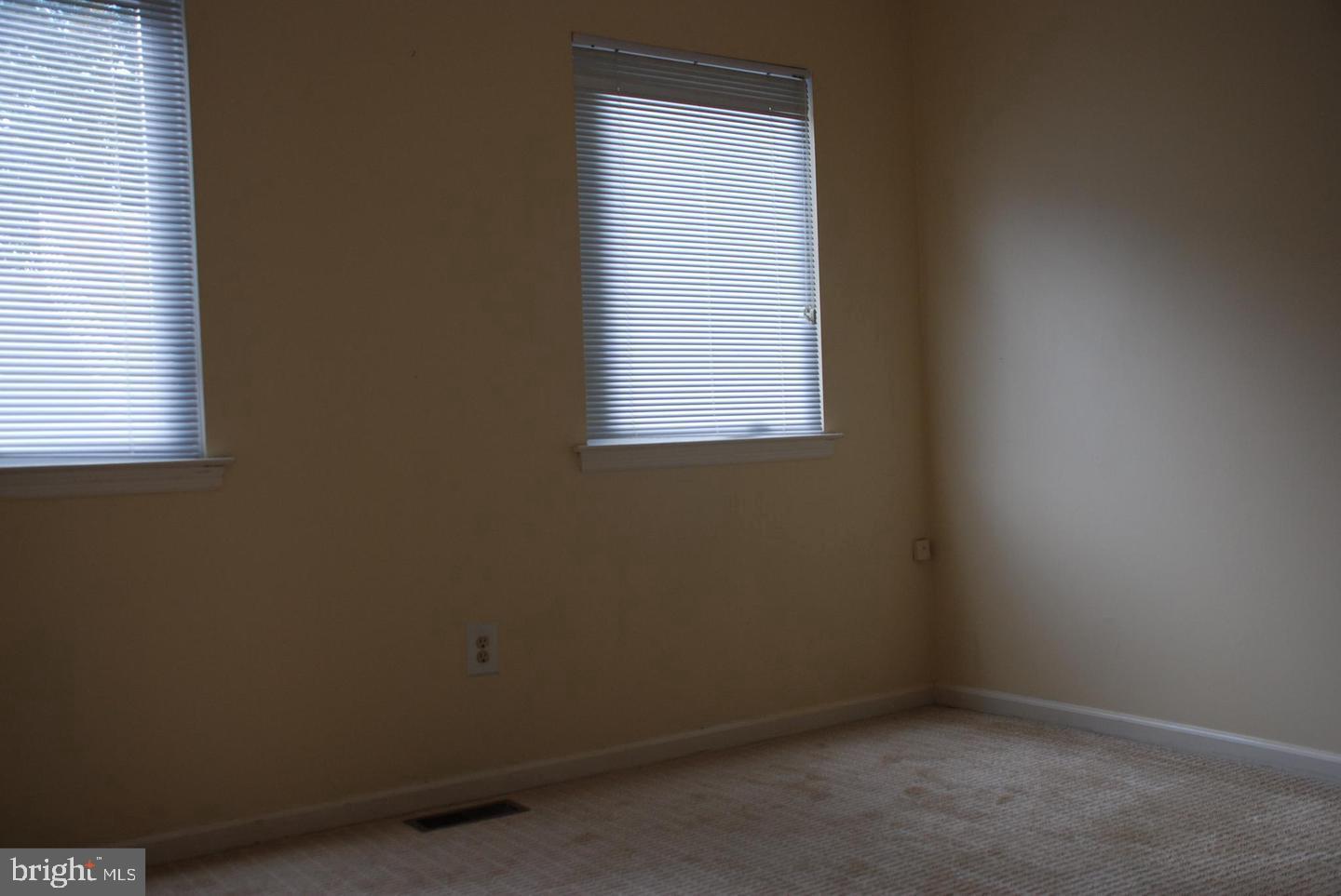 28 Knox Court Chesterbrook, PA 19087 - Photo 12 of 16 an empty room with a window