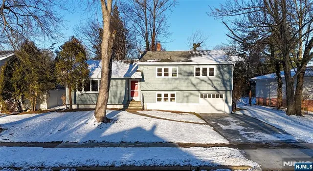 $4,800 | 10 Eastbrook Drive, River Edge, NJ 07661