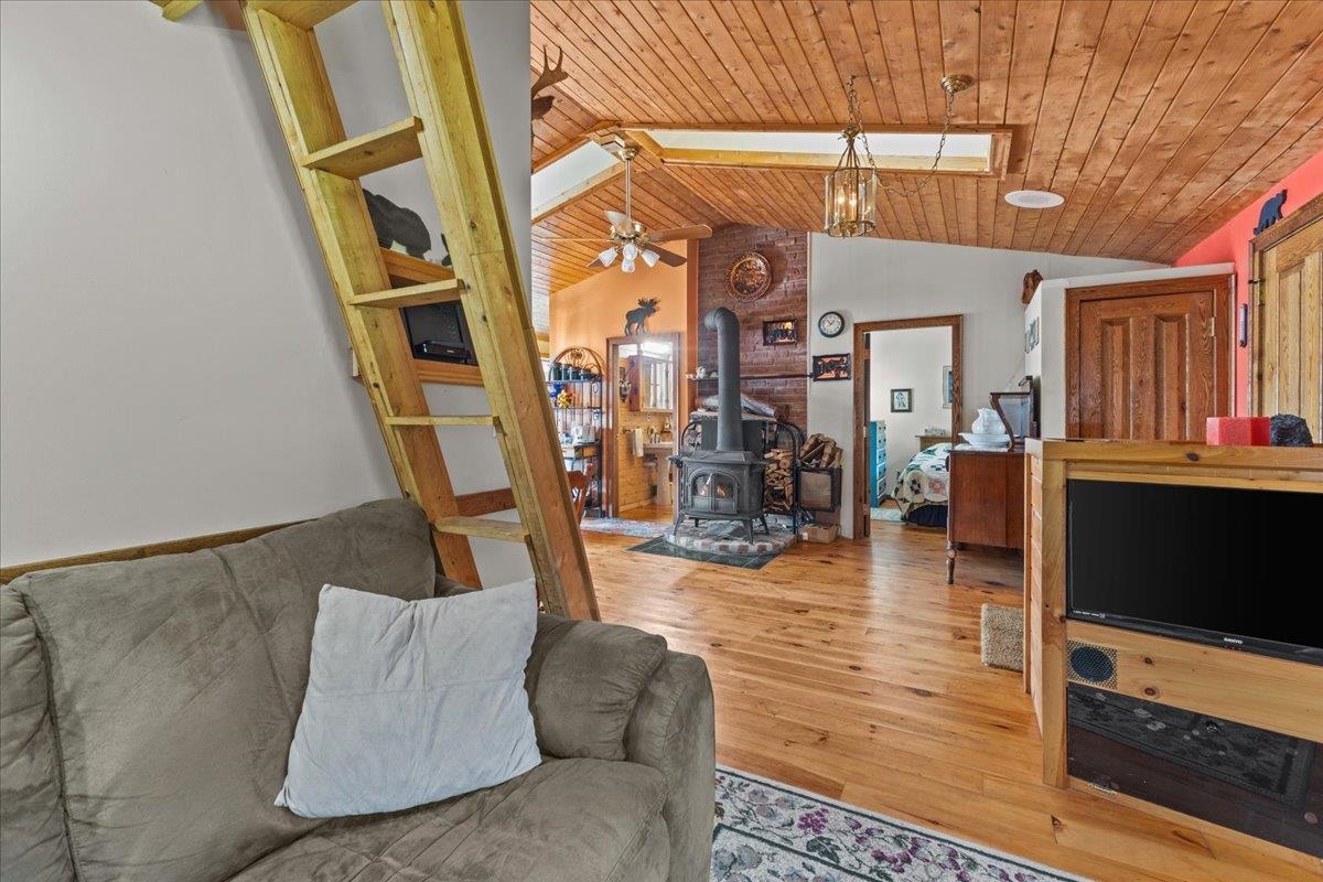 439 Daniels Pond Road Glover, VT 05839 - Photo 4 of 30 Gallery Image 4