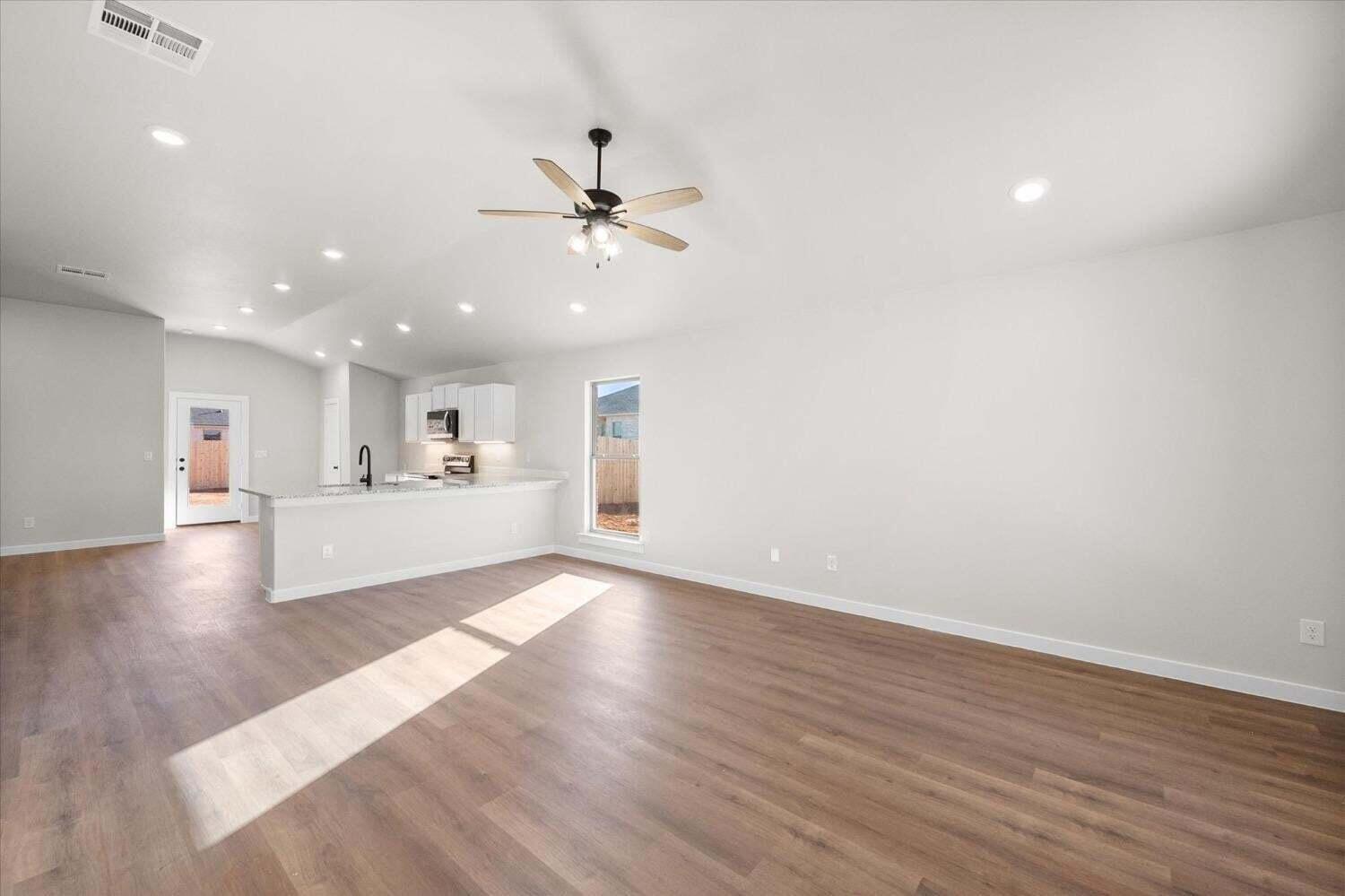 7451 28th Street Lubbock, TX 79407 - Photo 3 of 20 20241220073939878250000000-o