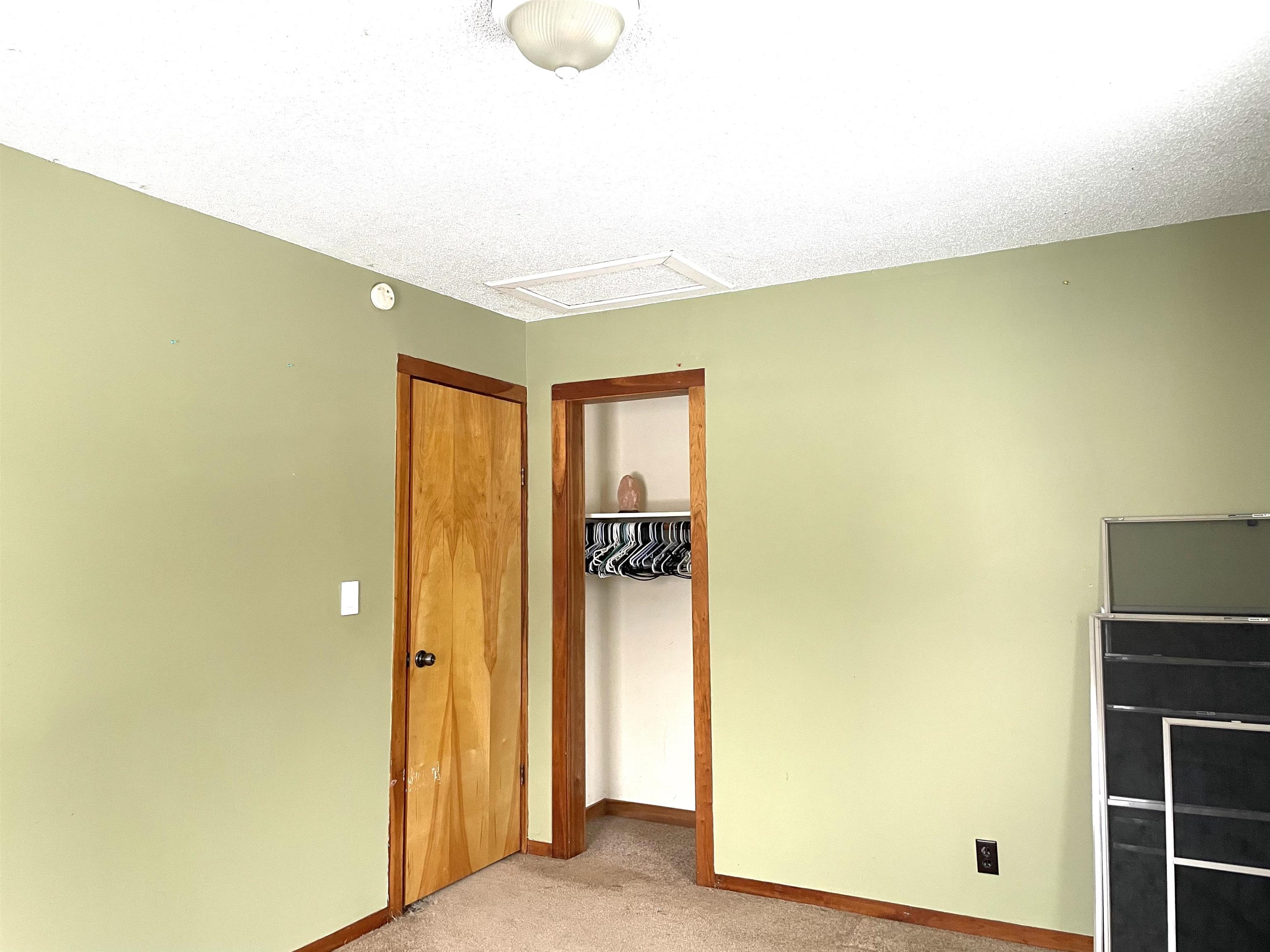 1422 Cabot Road Woodbury, VT 05681 - Photo 17 of 47