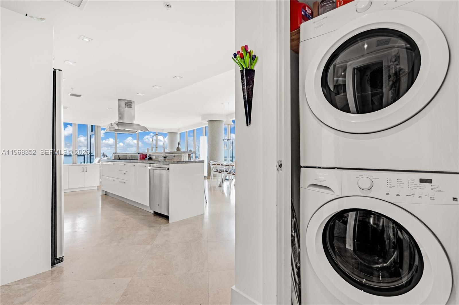 601 Northeast 36th Street, Unit 1412 Miami, FL 33137 - Photo 20 of 41 Area with enclosing door