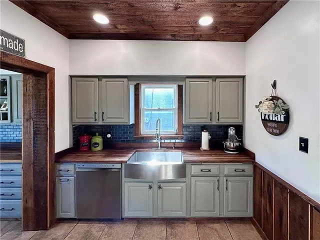 $279,000 | 419 West Neshannock Avenue, New Wilmington, PA 16142