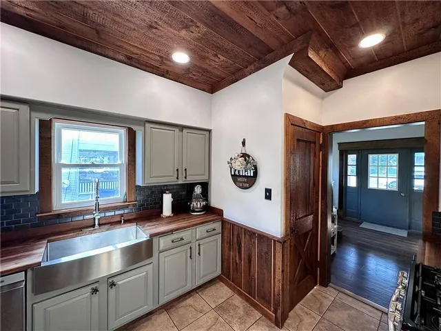 $279,000 | 419 West Neshannock Avenue, New Wilmington, PA 16142