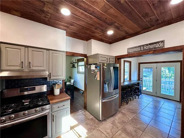 $279,000 | 419 West Neshannock Avenue, New Wilmington, PA 16142