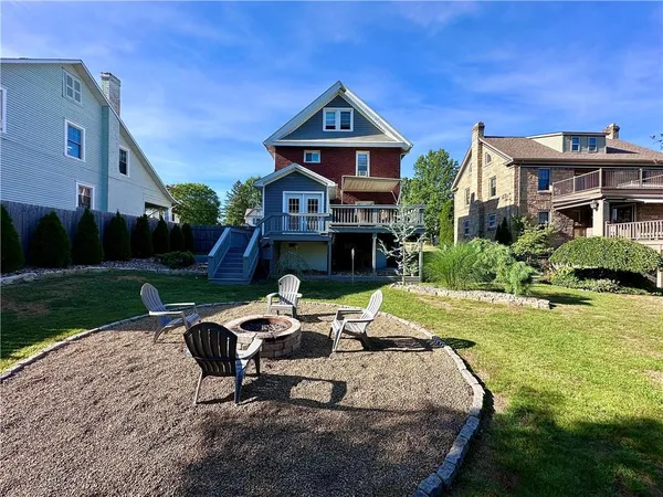 a view of a house with backyard and sitting area