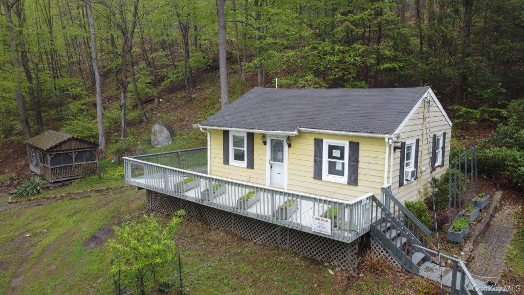 303 Buttermilk Falls Road Warwick, NY 10990 - Photo 2 of 20