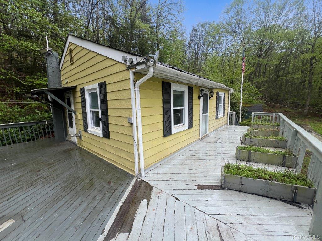 303 Buttermilk Falls Road Warwick, NY 10990 - Photo 4 of 20