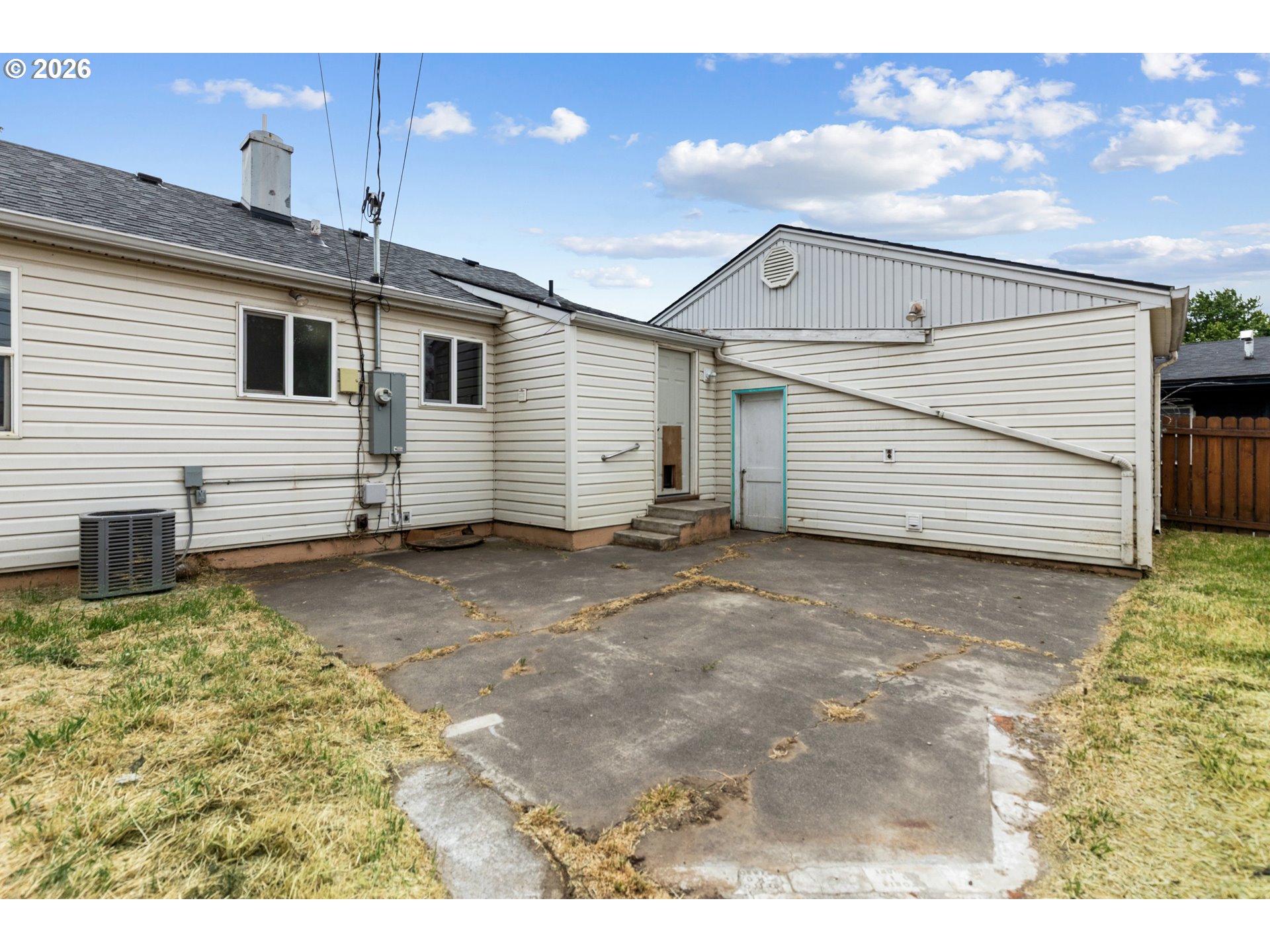 3009 Southwest Isaac Avenue Pendleton, OR 97801 - Photo 24 of 28 a view of a house with backyard