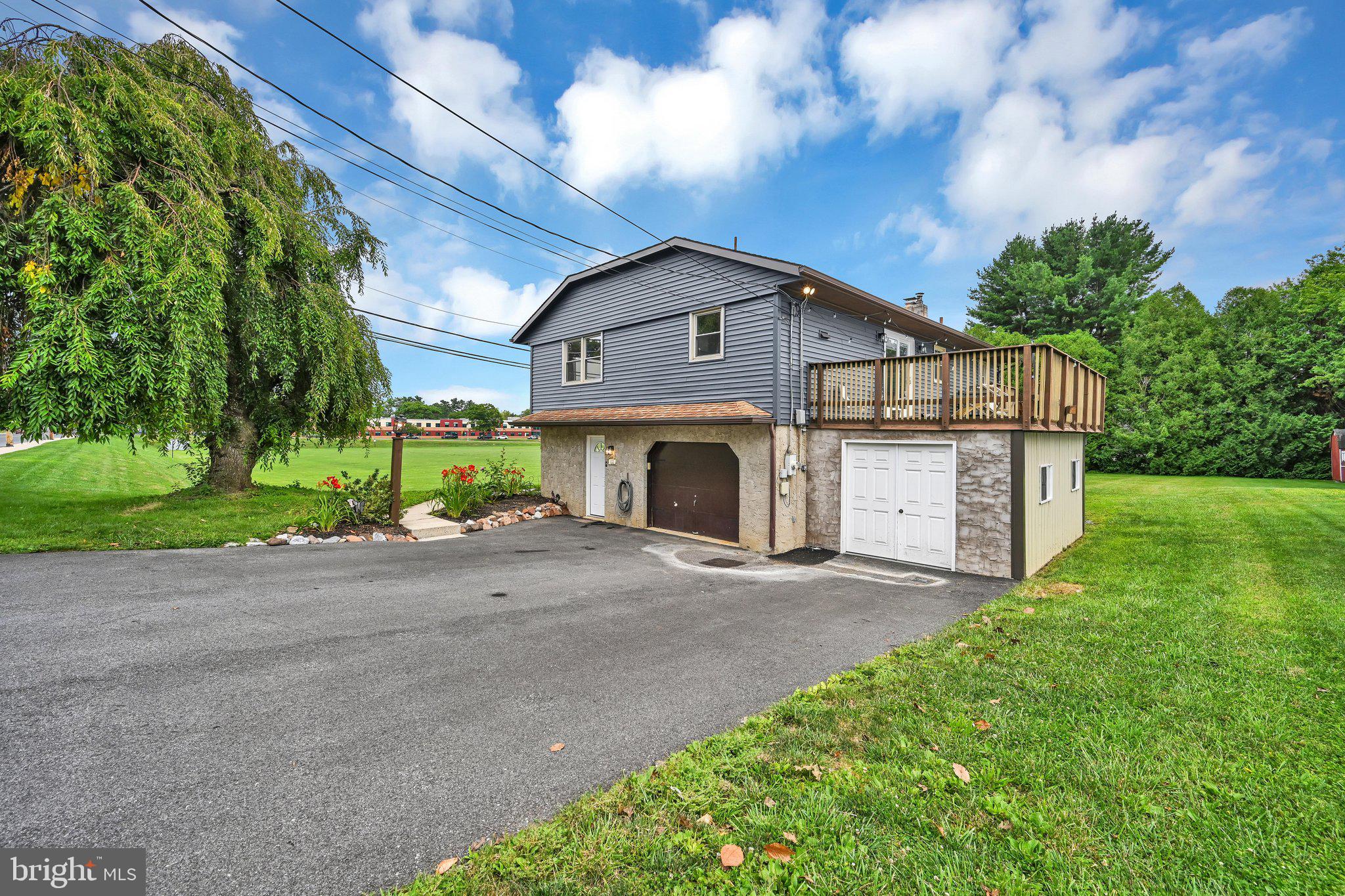 122 Old Mill Road Ephrata, PA 17522 - Photo 4 of 31 Exterior Front