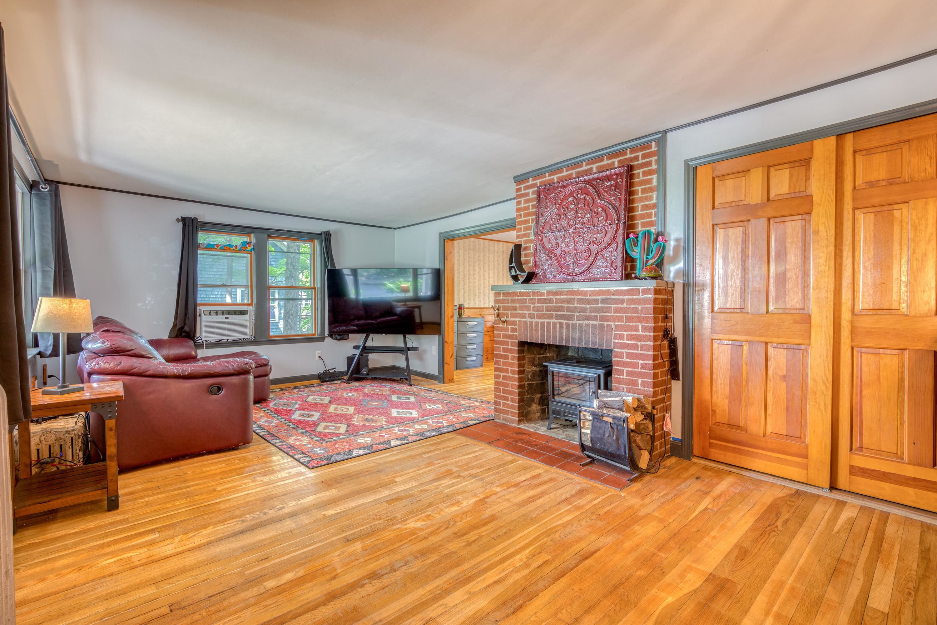 19 Crescent Street Derry, NH 03038 - Photo 2 of 31 Gallery Image 2