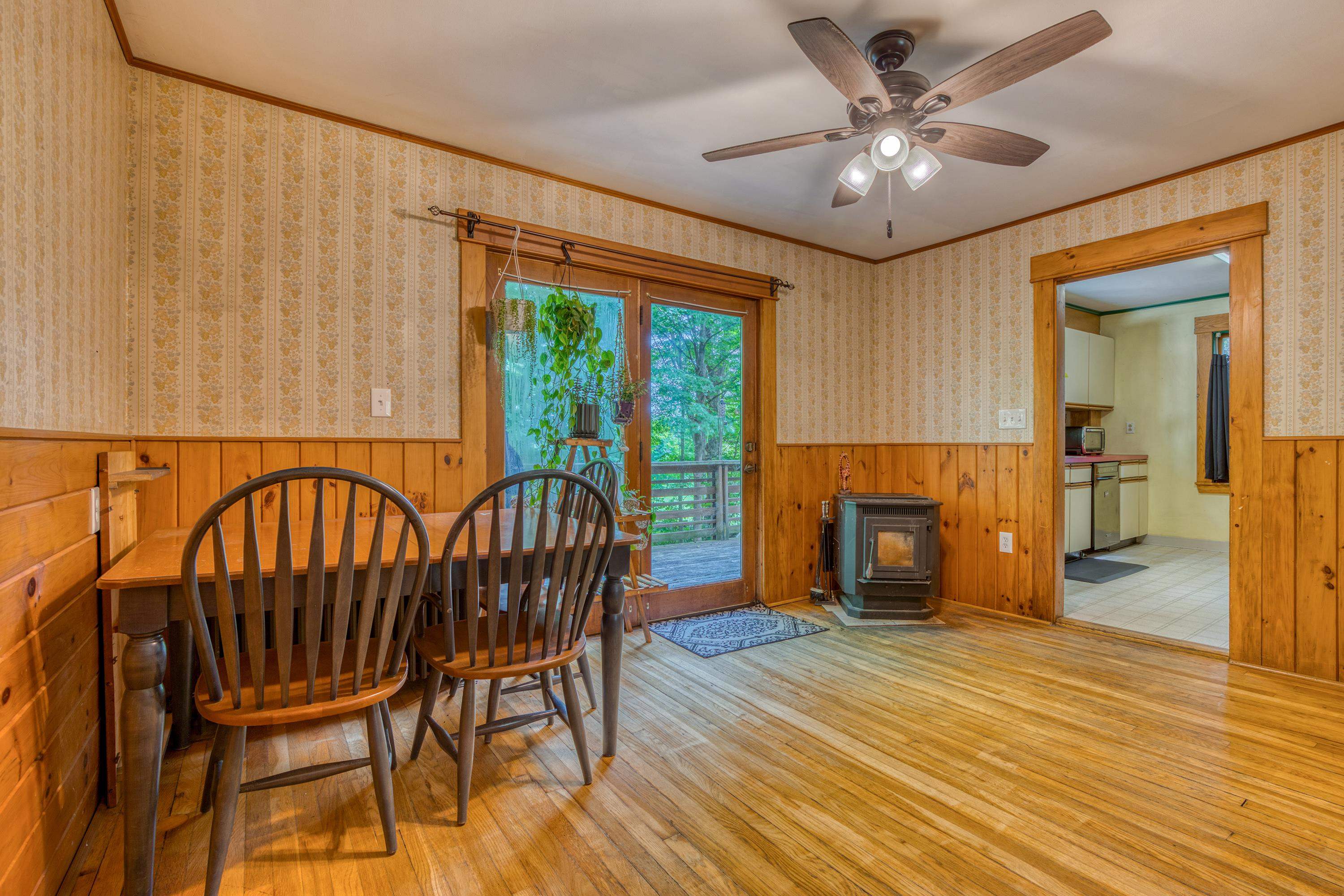 19 Crescent Street Derry, NH 03038 - Photo 4 of 31 Gallery Image 4
