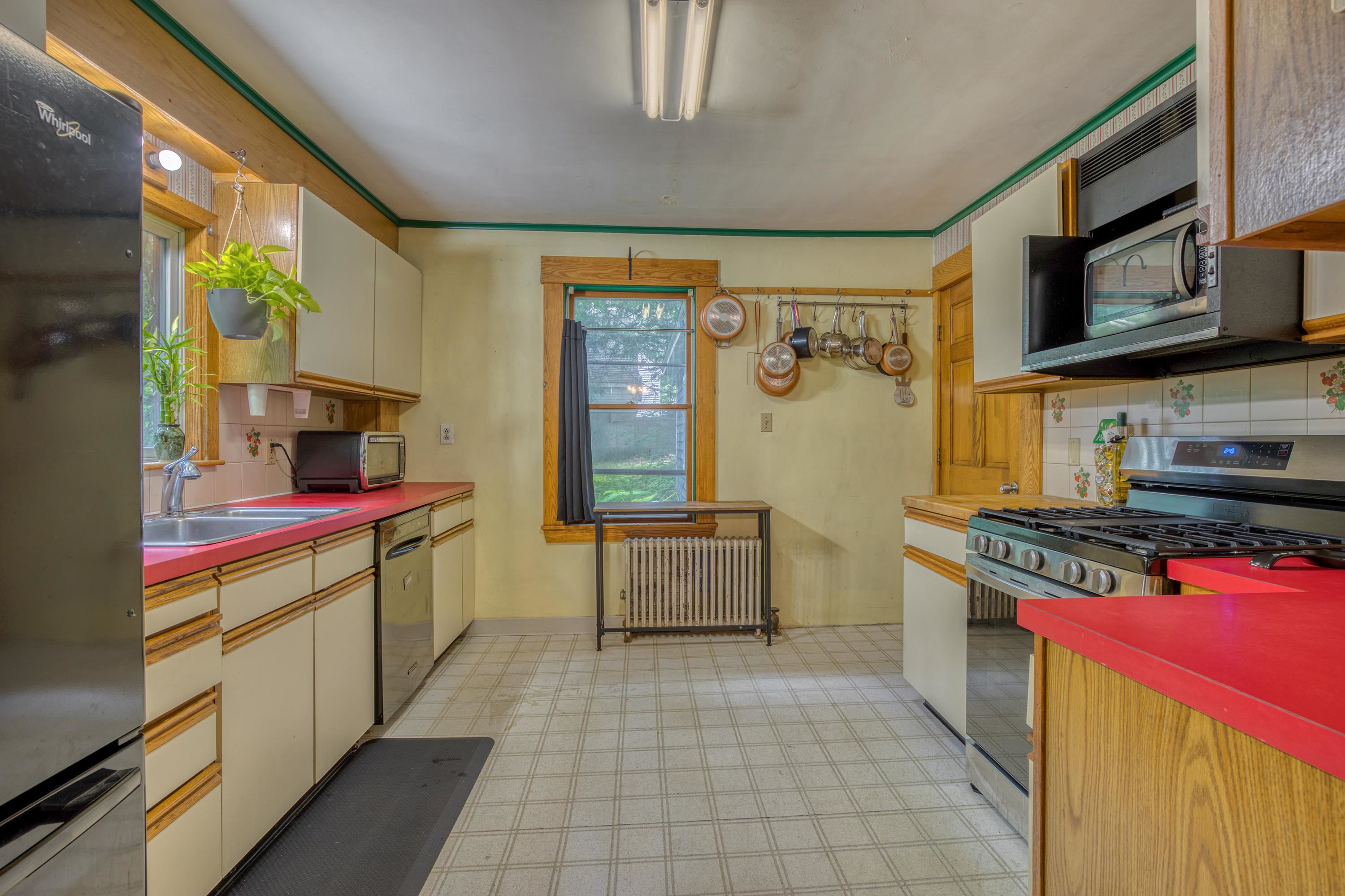 19 Crescent Street Derry, NH 03038 - Photo 7 of 31 Gallery Image 7