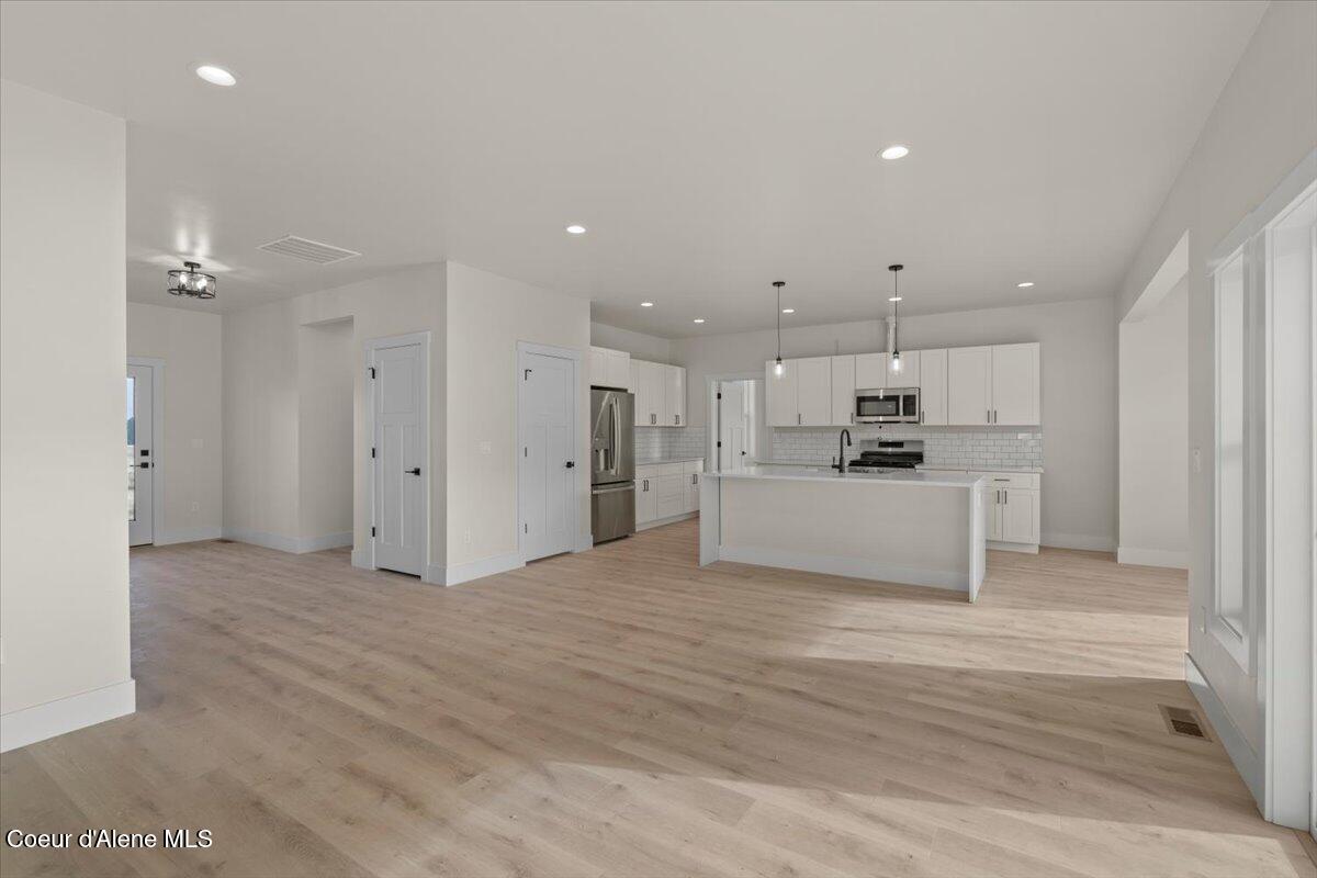 1047 Merideth Road Plummer, ID 83851 - Photo 1 of 49 09-Living Room