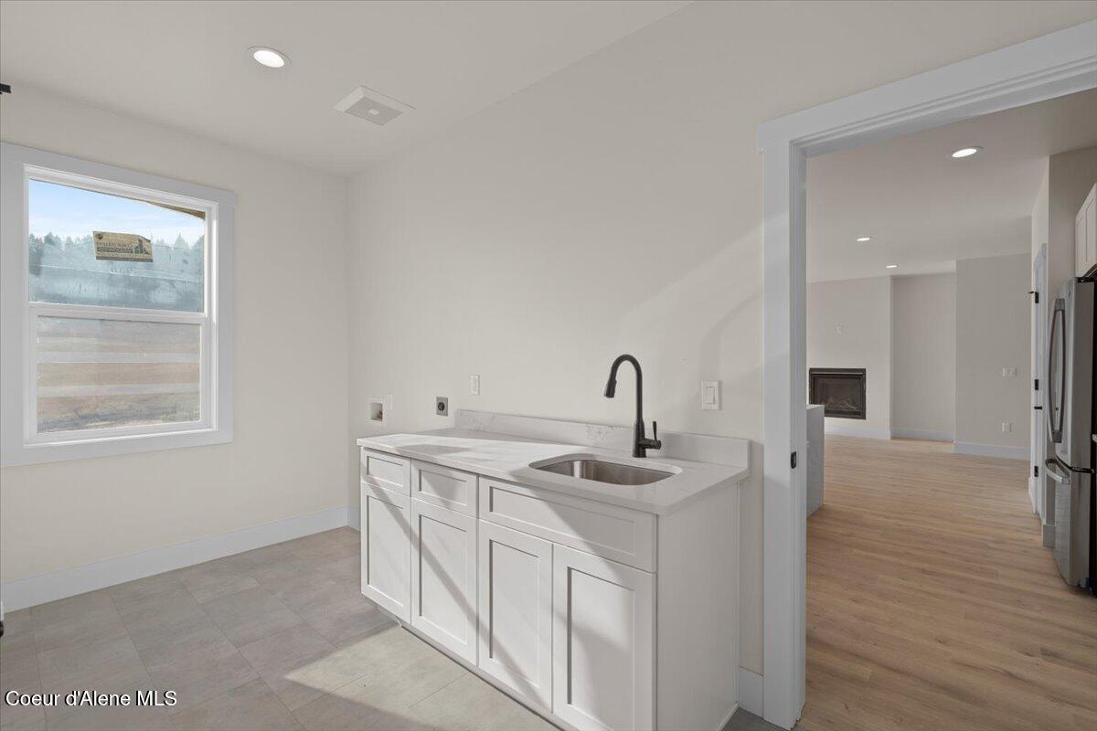 1047 Merideth Road Plummer, ID 83851 - Photo 25 of 49 28-Laundry