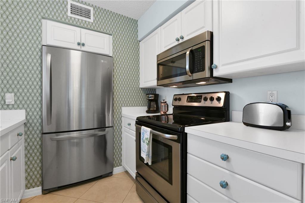 284 4th Street South, Unit 103 Naples, FL 34102 - Photo 11 of 26 Gallery Image 11