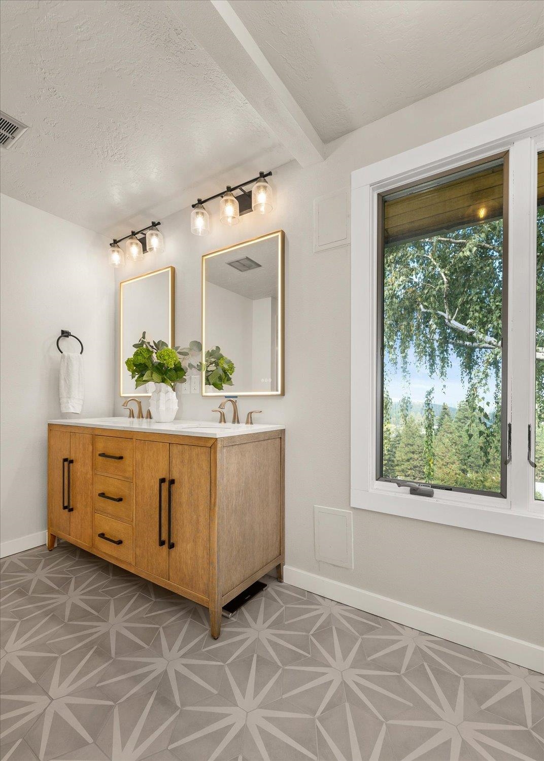 10530 North Overview Circle Spokane, WA 99217 - Photo 14 of 39 Gallery Image 14