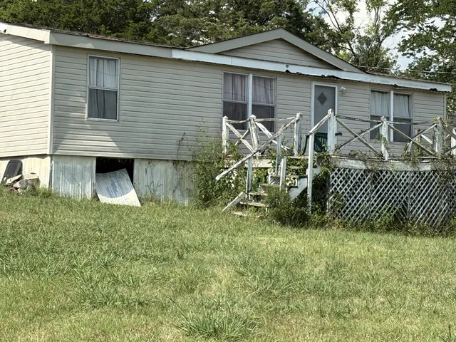 a view of a yard with a house and a yard