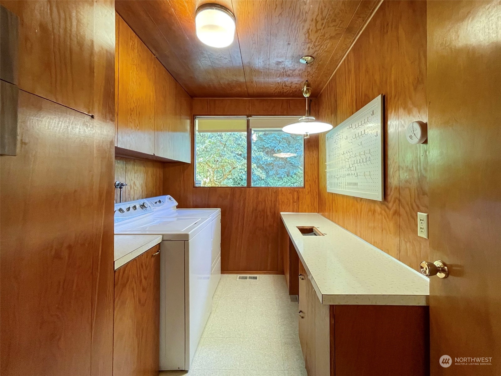 4217 South Bean Road Port Angeles, WA 98363 - Photo 23 of 40 a room with a table and chairs