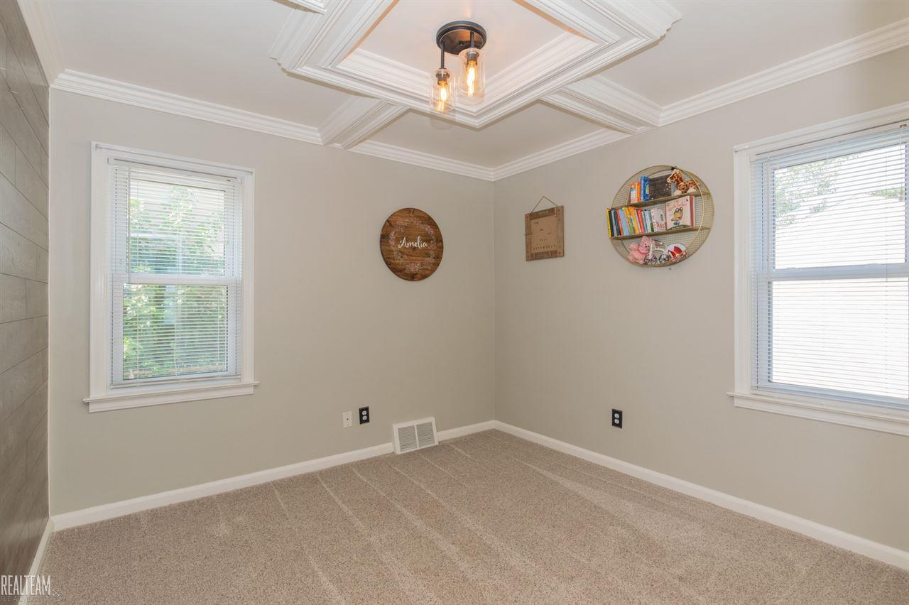 910 Harvard Road Berkley, MI 48072 - Photo 11 of 24 31397909-10.JPG