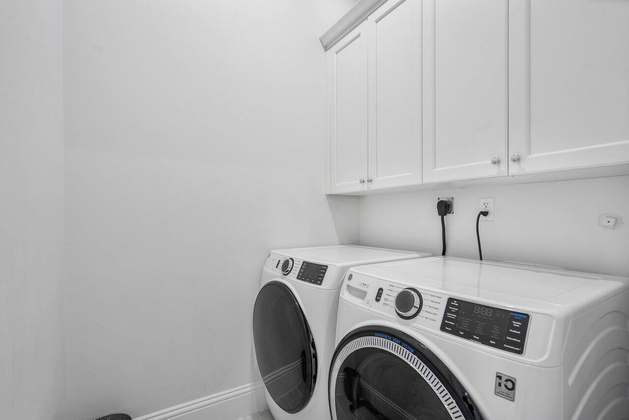 770 Alamanda Street Boca Raton, FL 33486 - Photo 27 of 57 Laundry in Primary Suite