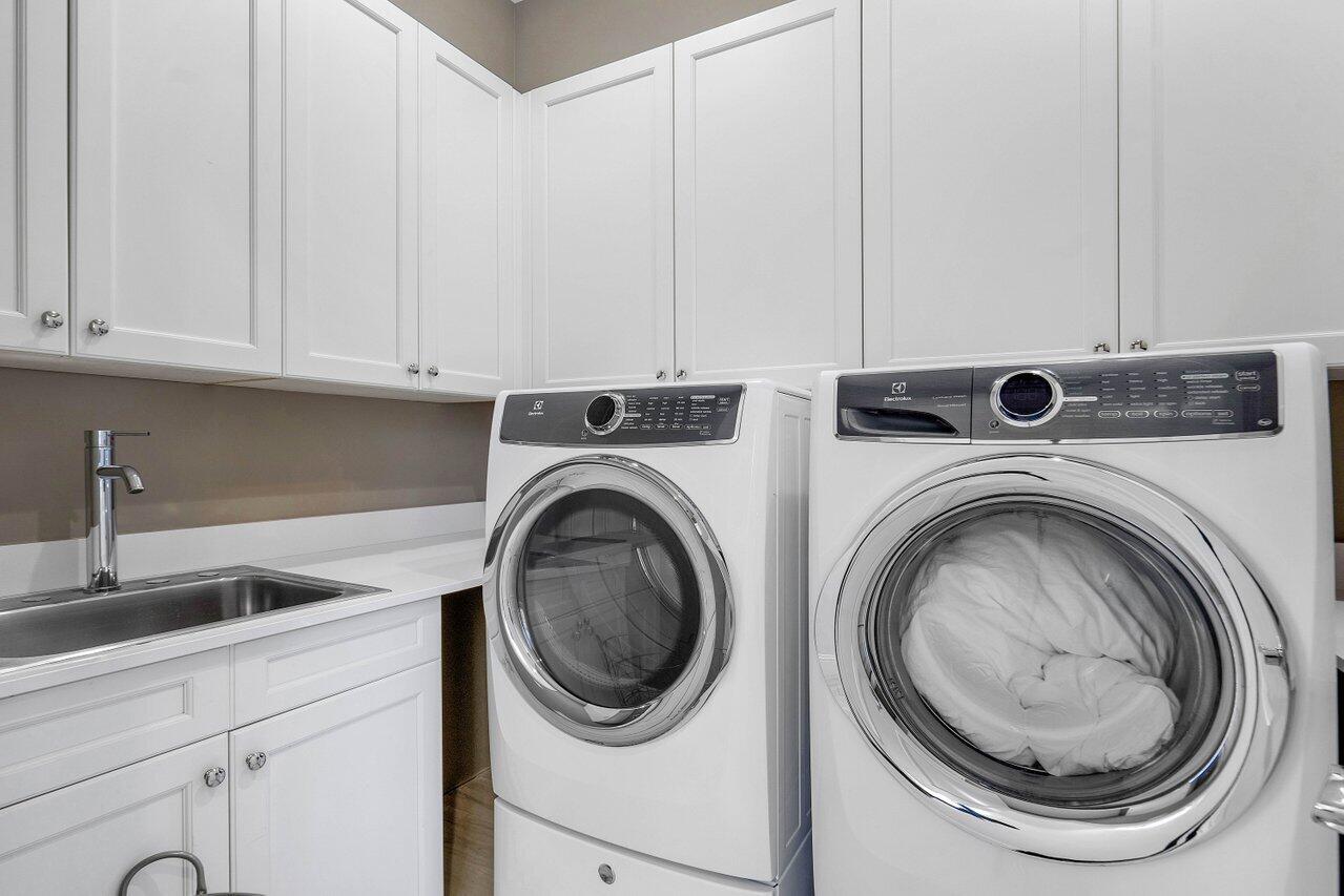770 Alamanda Street Boca Raton, FL 33486 - Photo 36 of 57 2nd Floor Laundry