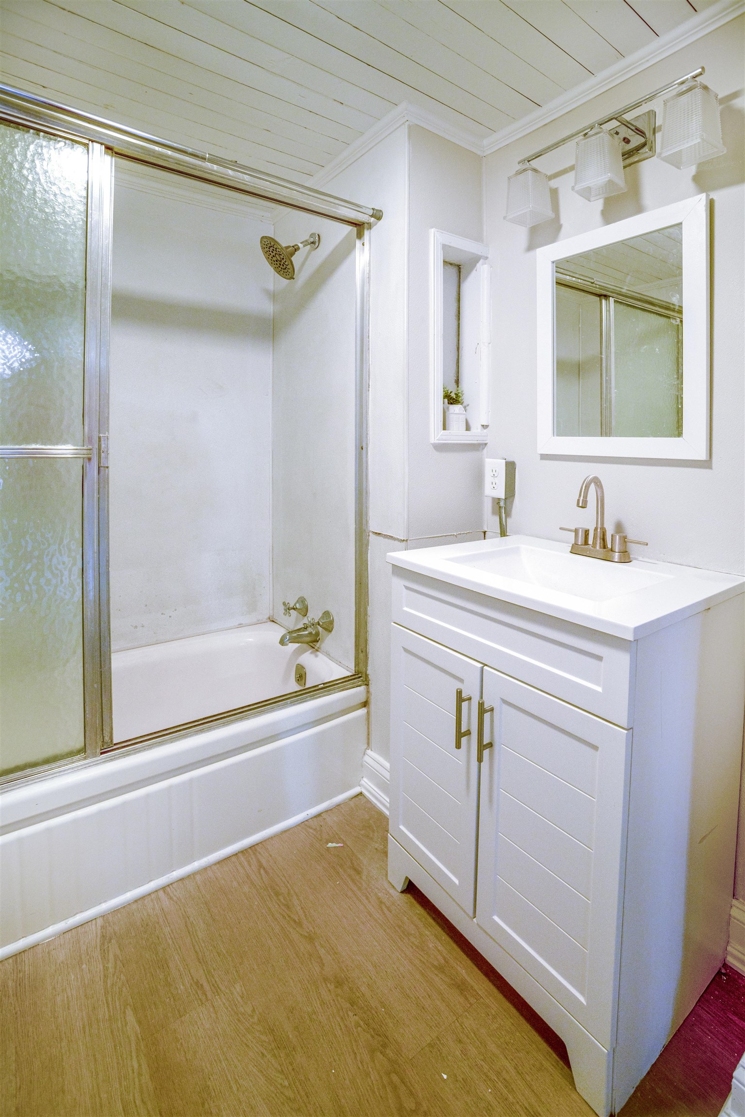 1641 Smithland Road Harrisonburg, VA 22802 - Photo 28 of 44 a bathroom with a sink mirror vanity and a bathtub