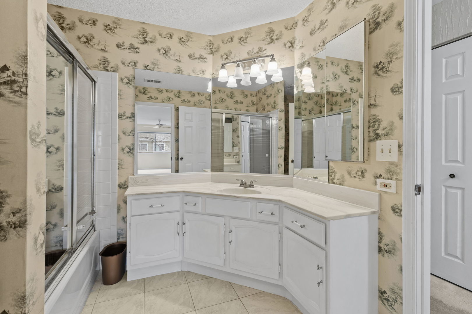 1406 Aldgate Court, Unit D2 Wheeling, IL 60090 - Photo 14 of 26