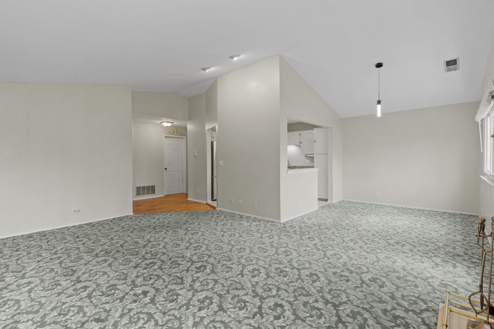 1406 Aldgate Court, Unit D2 Wheeling, IL 60090 - Photo 5 of 26