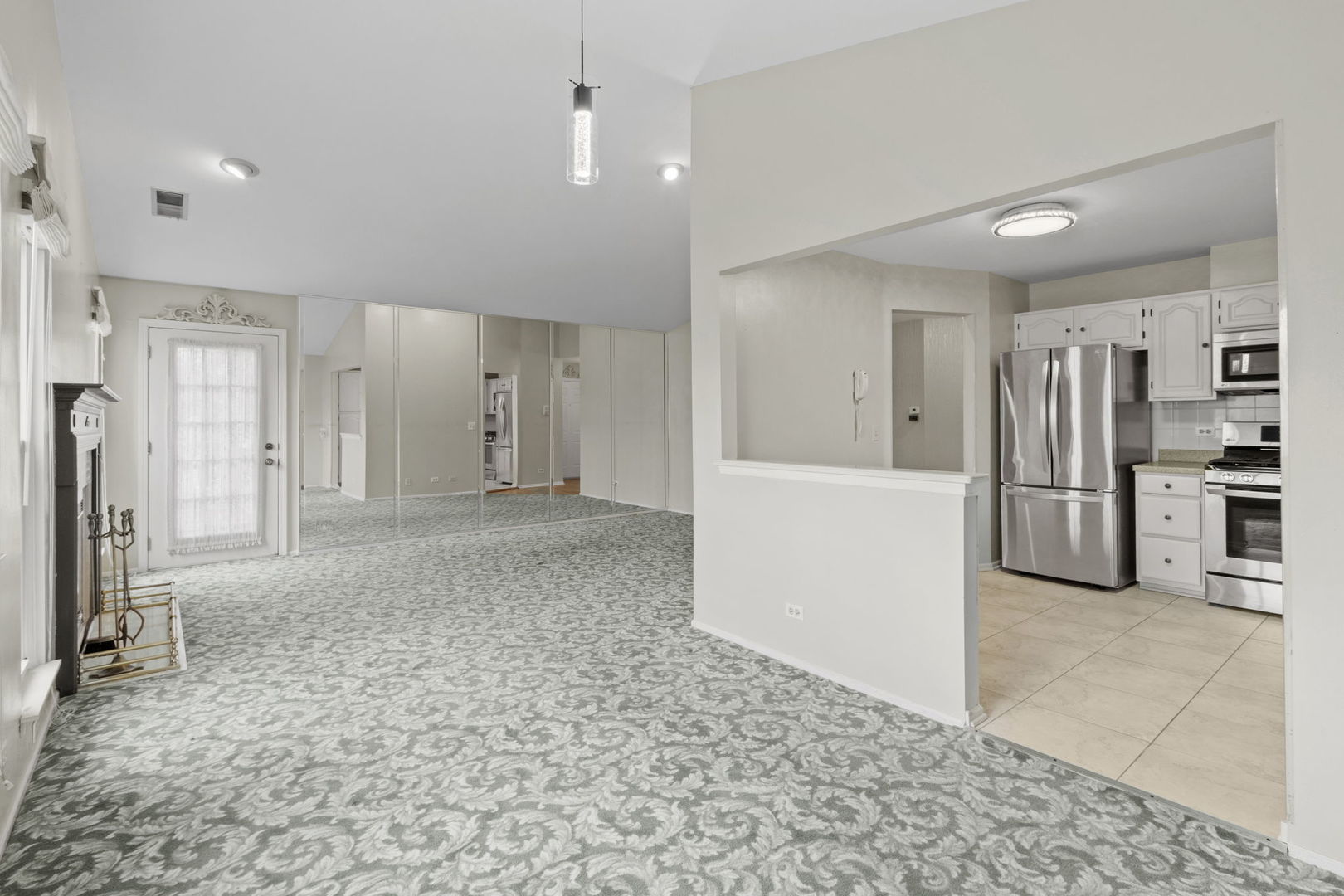 1406 Aldgate Court, Unit D2 Wheeling, IL 60090 - Photo 7 of 26