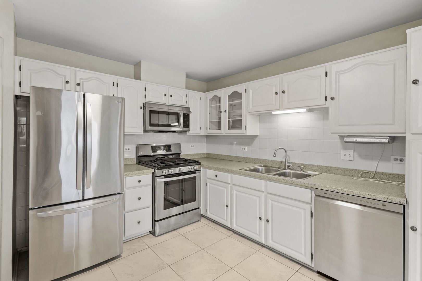 1406 Aldgate Court, Unit D2 Wheeling, IL 60090 - Photo 8 of 26