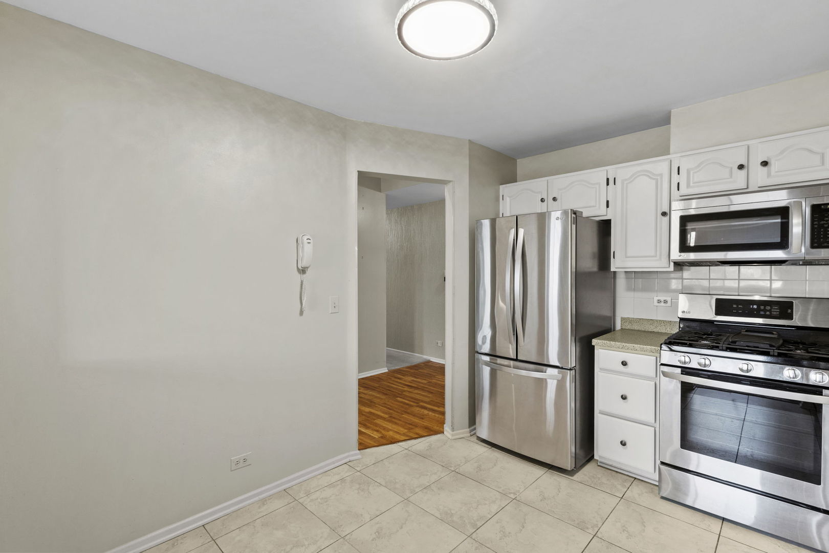 1406 Aldgate Court, Unit D2 Wheeling, IL 60090 - Photo 9 of 26