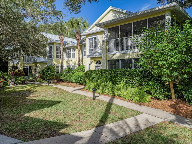 $575,000 | 1385 Winding Oaks Circle West, Unit 703, Vero Beach, FL 32963