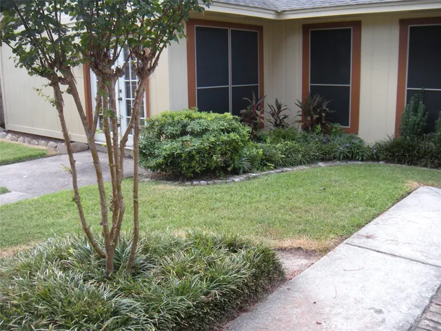 $2,100 | 12622 Amado Drive, Houston, TX 77065