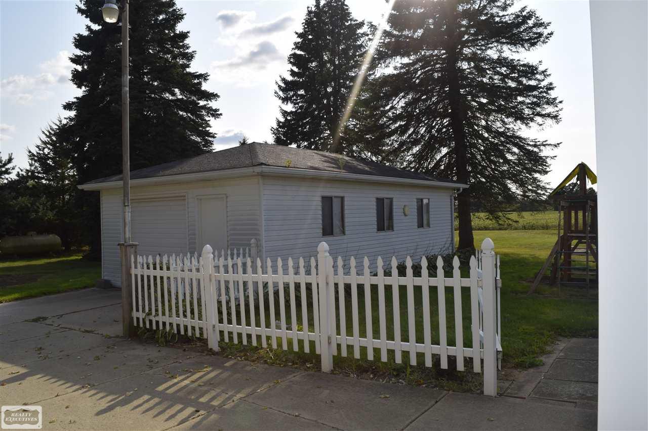 78409 Romeo Plank Road Armada, MI 48005 - Photo 12 of 32 Garage