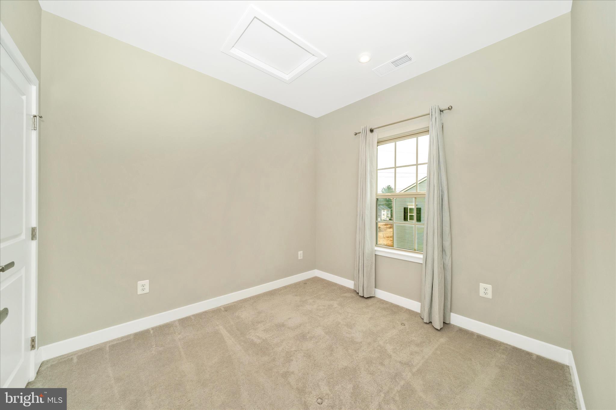 9537 Tall Oaks Road Montgomery Village, MD 20886 - Photo 31 of 53 an empty room with windows
