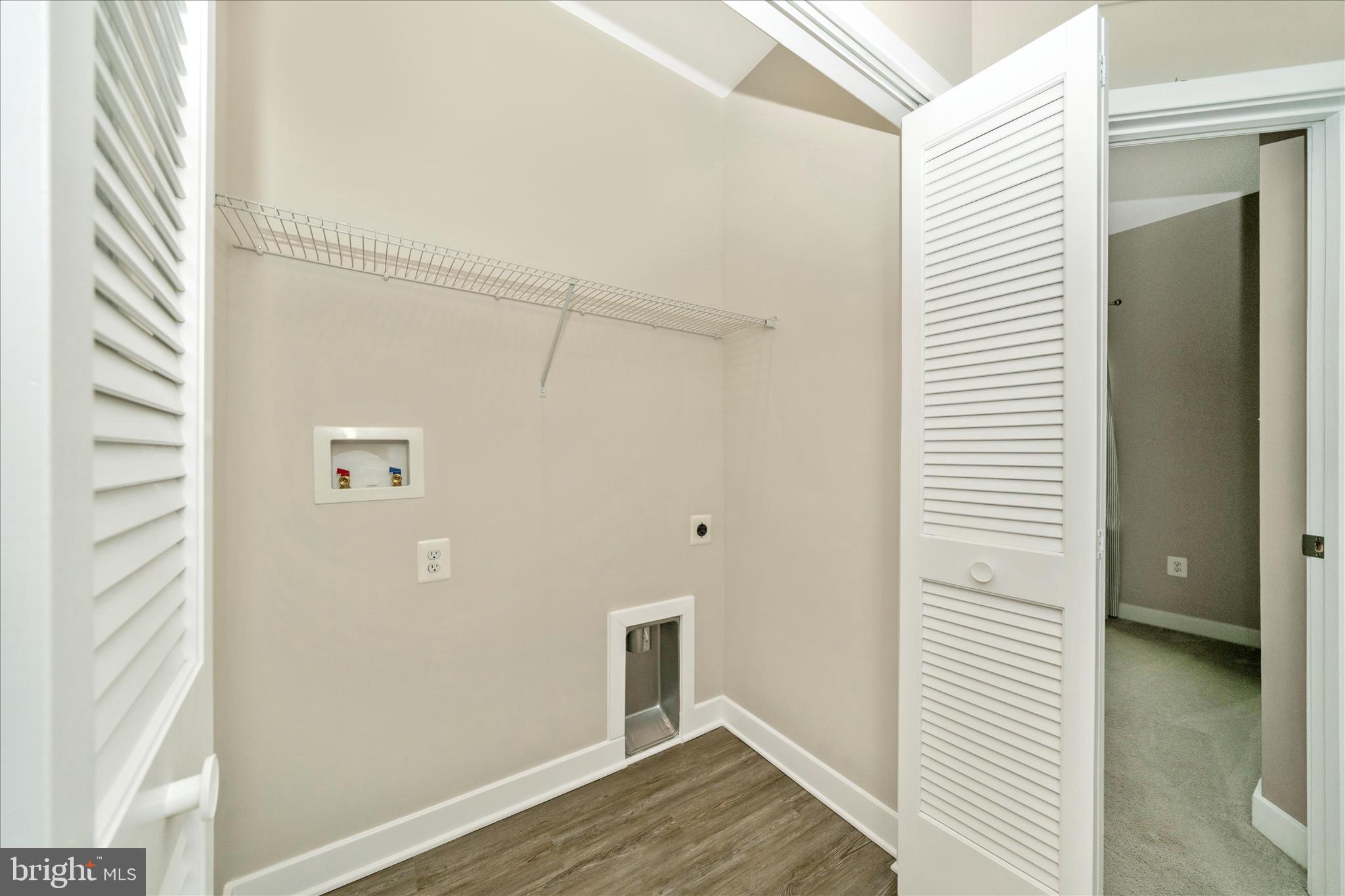 9537 Tall Oaks Road Montgomery Village, MD 20886 - Photo 38 of 53 a view of a hallway with wooden floor and closet