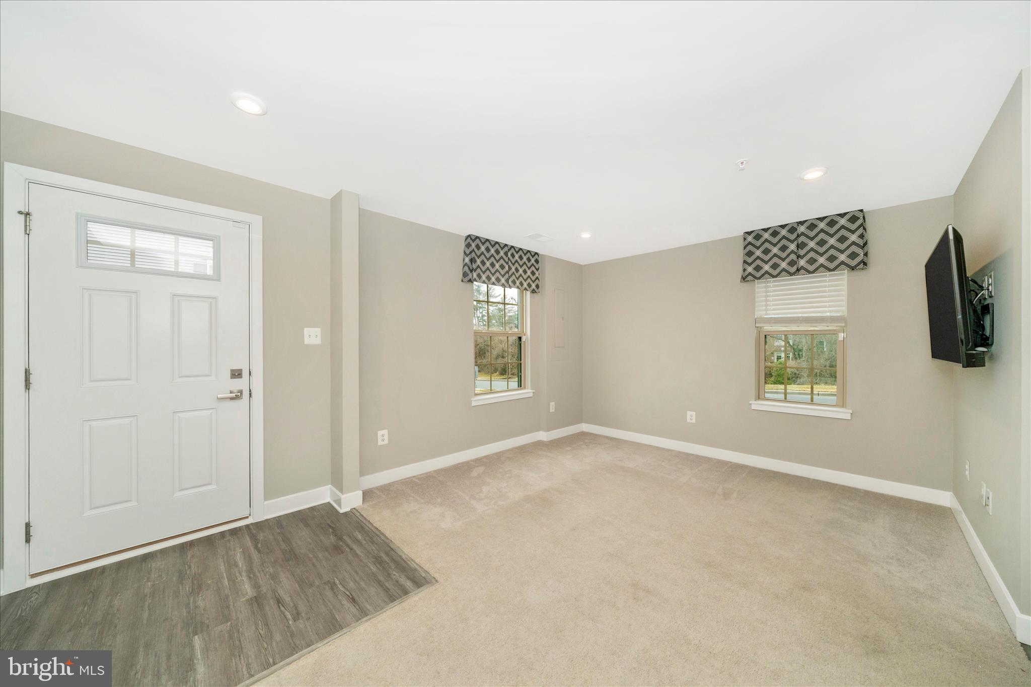 9537 Tall Oaks Road Montgomery Village, MD 20886 - Photo 4 of 53 an empty room with windows and closet